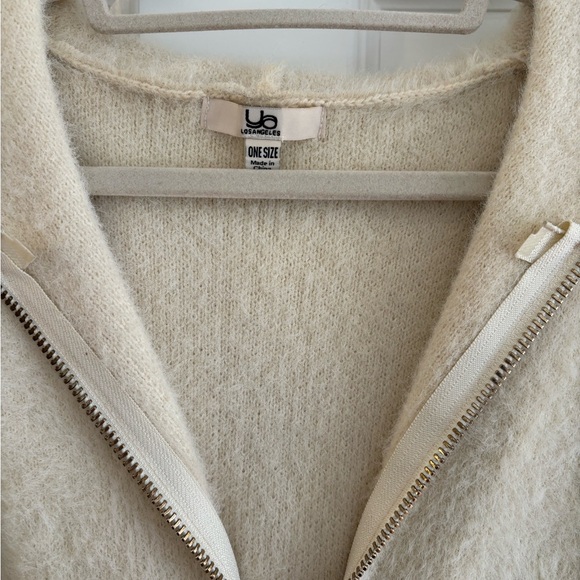 YA LOS ANGELES. Winter white hooded sweater coat with full zip, one size. - Picture 2 of 3